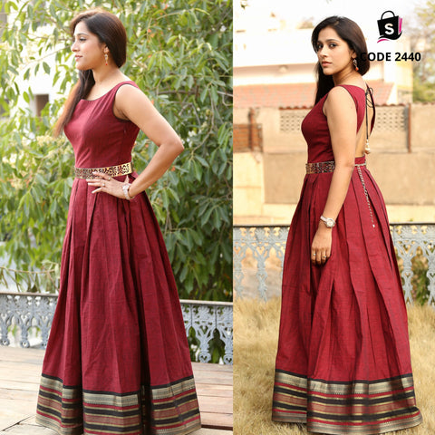 2440 Rashmi Gautam in Maroon traditional South indian gown at Lakme Fashion Week 2017